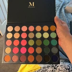 Morphe 35a eyeshadow palette